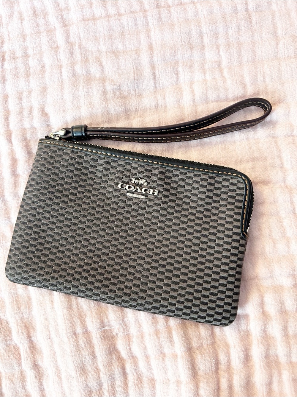 COACH legacyJacquard Corner Zip Wristlet F13311